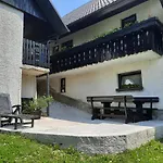 Apartma In Sobe Tanja Appartamento Podbrdo