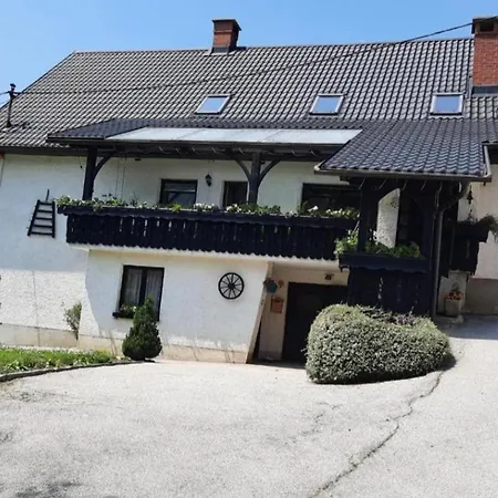 Apartma In Sobe Tanja Podbrdo