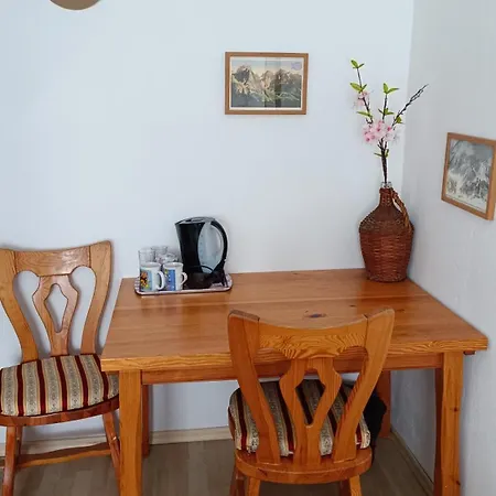 Apartma In Sobe Tanja Podbrdo