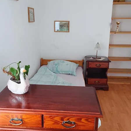 Apartma In Sobe Tanja Podbrdo